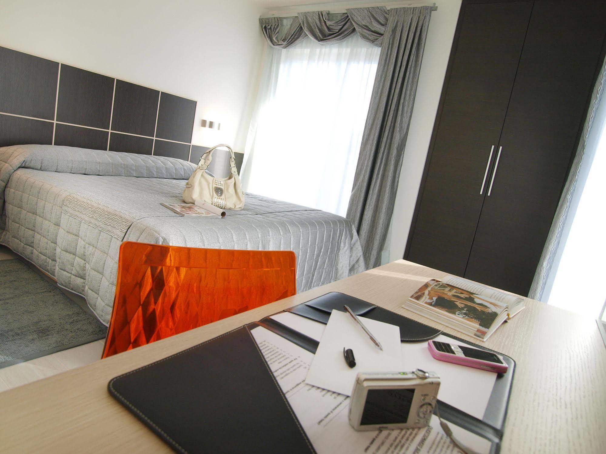 Hotel Garni Corallo Torbole Sul Garda Exterior photo